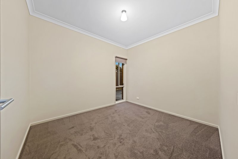 Photo - 5 Sinclair Walk, Pakenham VIC 3810 - Image 10