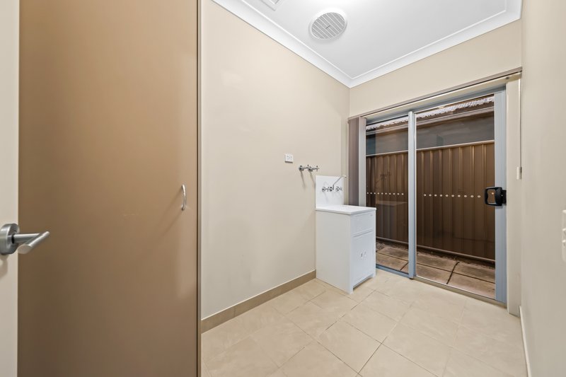 Photo - 5 Sinclair Walk, Pakenham VIC 3810 - Image 12