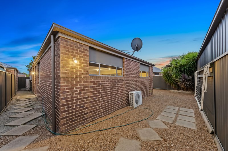 Photo - 5 Sinclair Walk, Pakenham VIC 3810 - Image 15