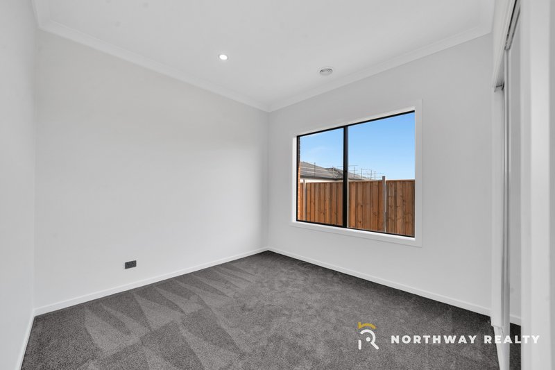 Photo - 5 Sodalite Road, Donnybrook VIC 3064 - Image 4