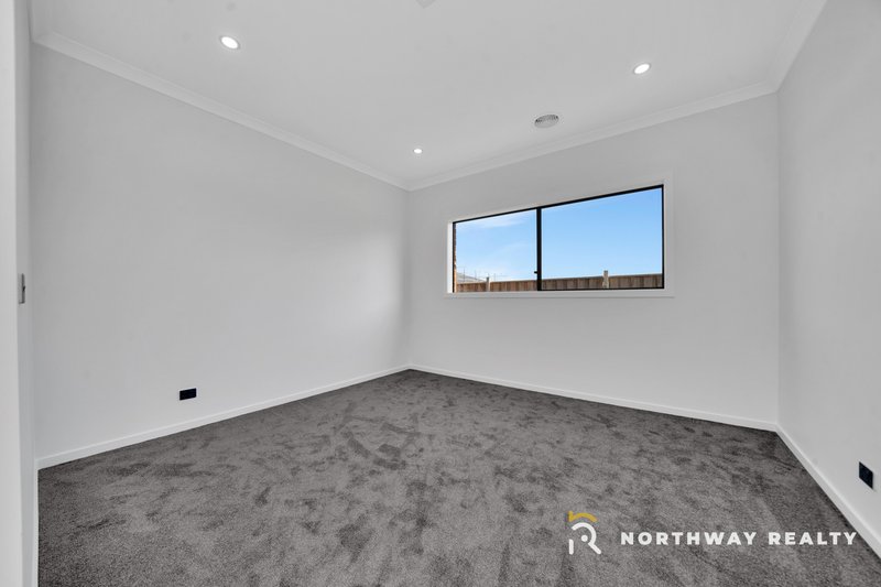 Photo - 5 Sodalite Road, Donnybrook VIC 3064 - Image 5