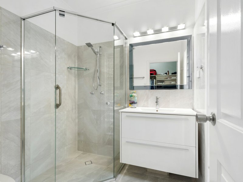Photo - 5 Solomon Close, Brinsmead QLD 4870 - Image 9