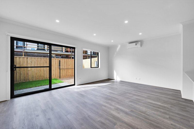 Photo - 5 Somme Crescent, Berwick VIC 3806 - Image 4