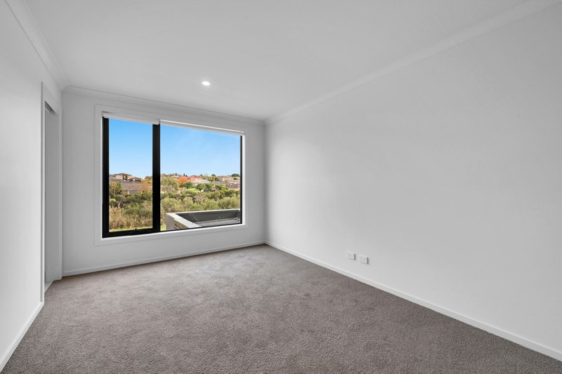 Photo - 5 Somme Crescent, Berwick VIC 3806 - Image 7