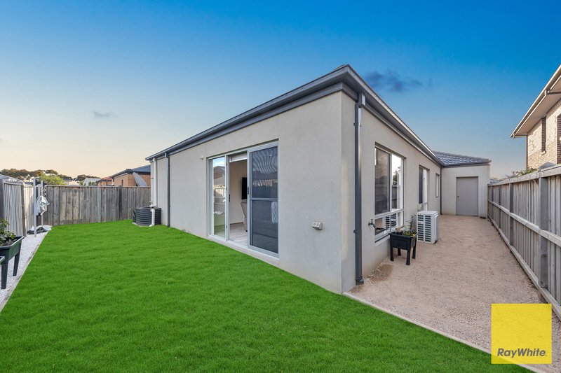 Photo - 5 Sorrenberg Street, Point Cook VIC 3030 - Image 10