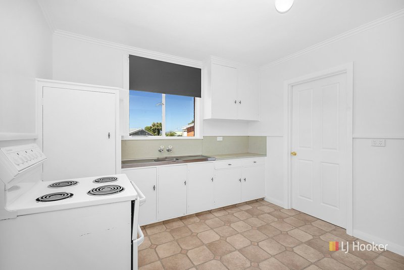 Photo - 5 Soutar Street, Devonport TAS 7310 - Image 2