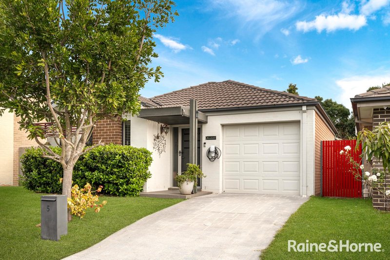 Photo - 5 Sovereign Circuit, Glenfield NSW 2167 - Image 1