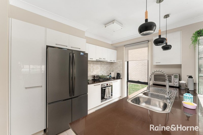 Photo - 5 Sovereign Circuit, Glenfield NSW 2167 - Image 3