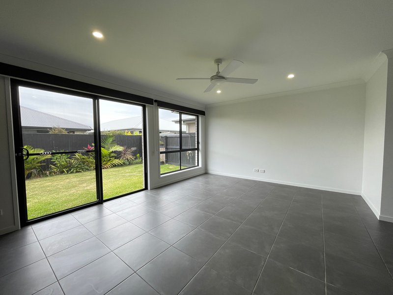 Photo - 5 Spann Street, Palmview QLD 4553 - Image 2