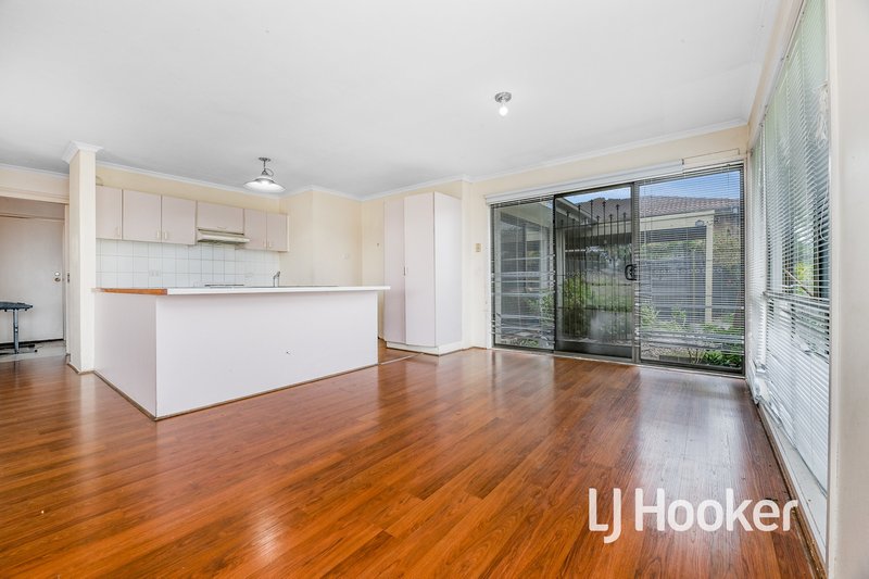 Photo - 5 Springfield Crescent, Hampton Park VIC 3976 - Image 3