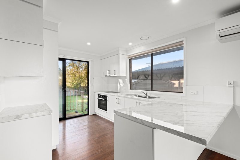 Photo - 5 Springhurst Crescent, Grovedale VIC 3216 - Image 2