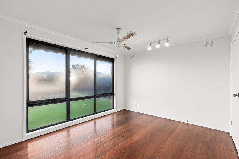 Photo - 5 Springhurst Crescent, Grovedale VIC 3216 - Image 3