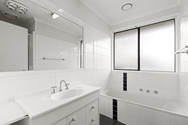 Photo - 5 Springhurst Crescent, Grovedale VIC 3216 - Image 7