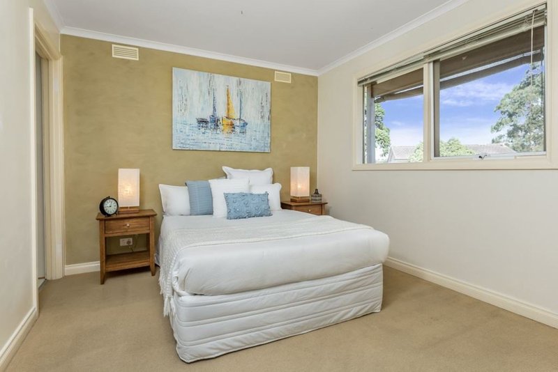 Photo - 5 Squire Court, Glen Waverley VIC 3150 - Image 7