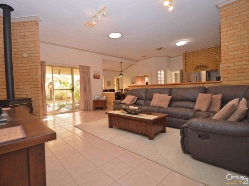 Photo - 5 St Clair Place , Cooloongup WA 6168 - Image 11