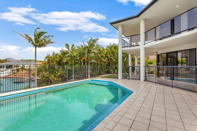 Photo - 5 St Helens Court, Burleigh Waters QLD 4220 - Image 4