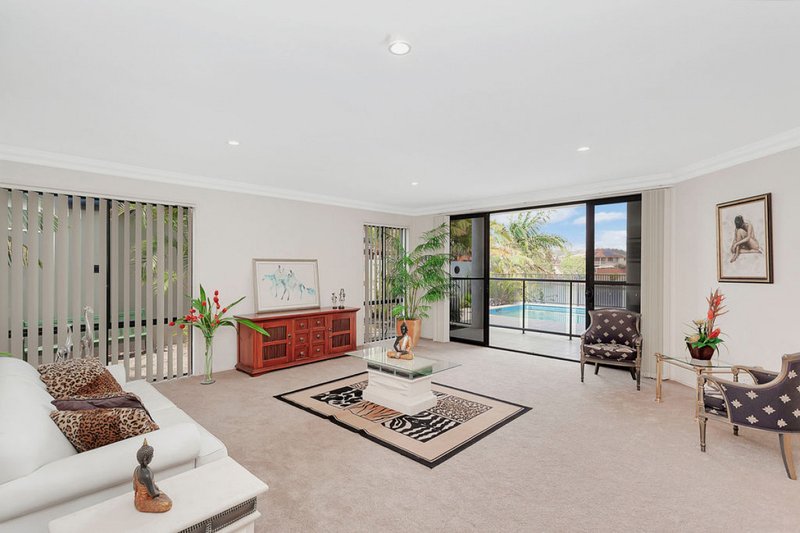 Photo - 5 St Helens Court, Burleigh Waters QLD 4220 - Image 8