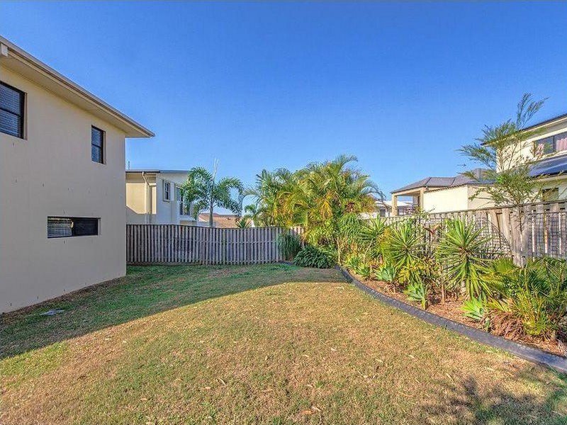 Photo - 5 St Paul Crescent, Varsity Lakes QLD 4227 - Image 16