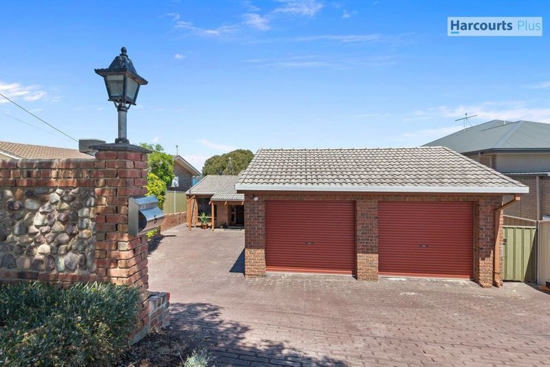 Photo - 5 St Vincents Avenue, Hallett Cove SA 5158 - Image 3