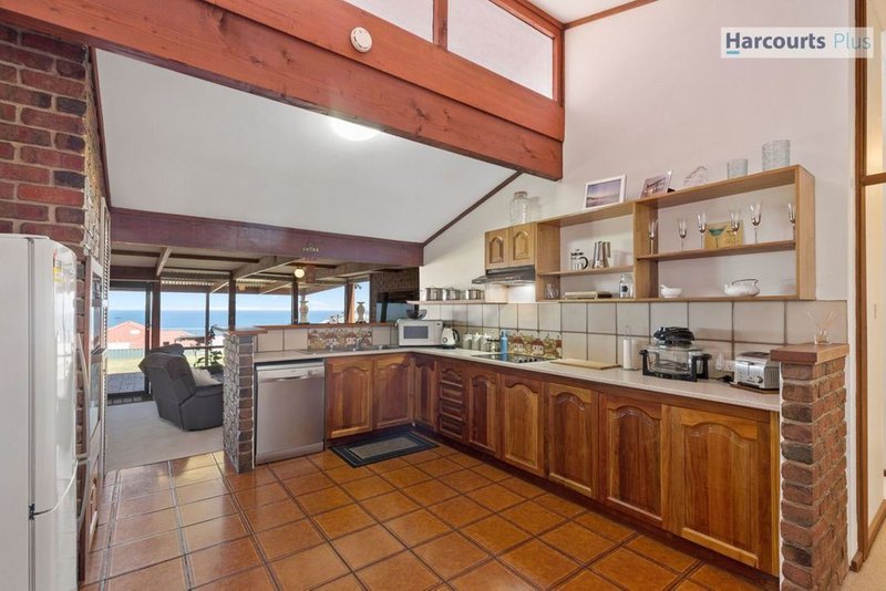 Photo - 5 St Vincents Avenue, Hallett Cove SA 5158 - Image 8