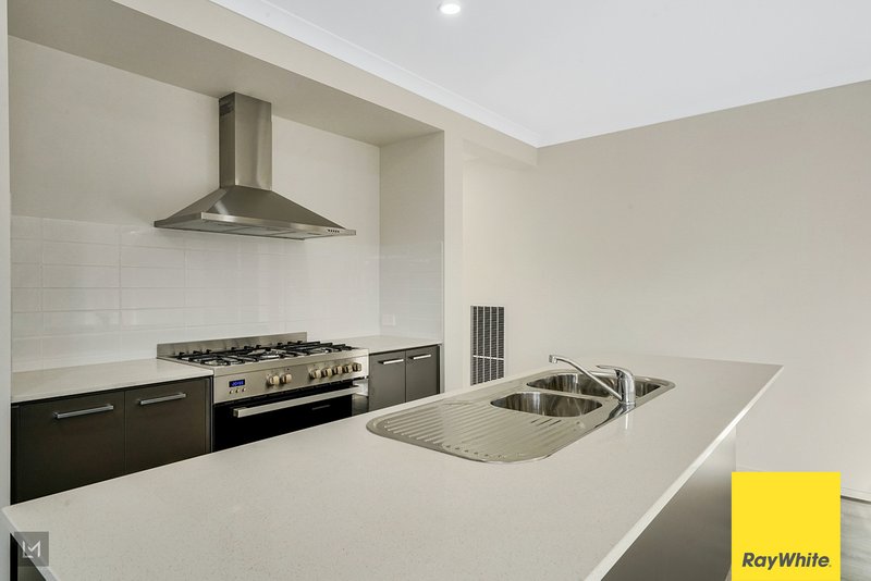 Photo - 5 Stableford Street, Werribee VIC 3030 - Image 12