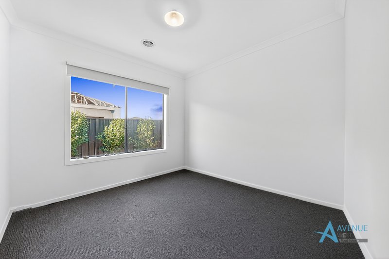 Photo - 5 Starthistle Approach, Rockbank VIC 3335 - Image 13