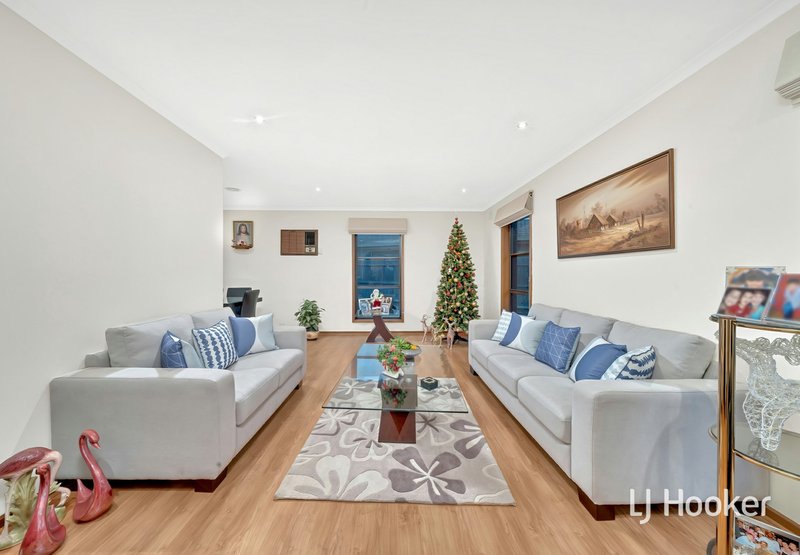 Photo - 5 Steele Court, Cranbourne North VIC 3977 - Image 5