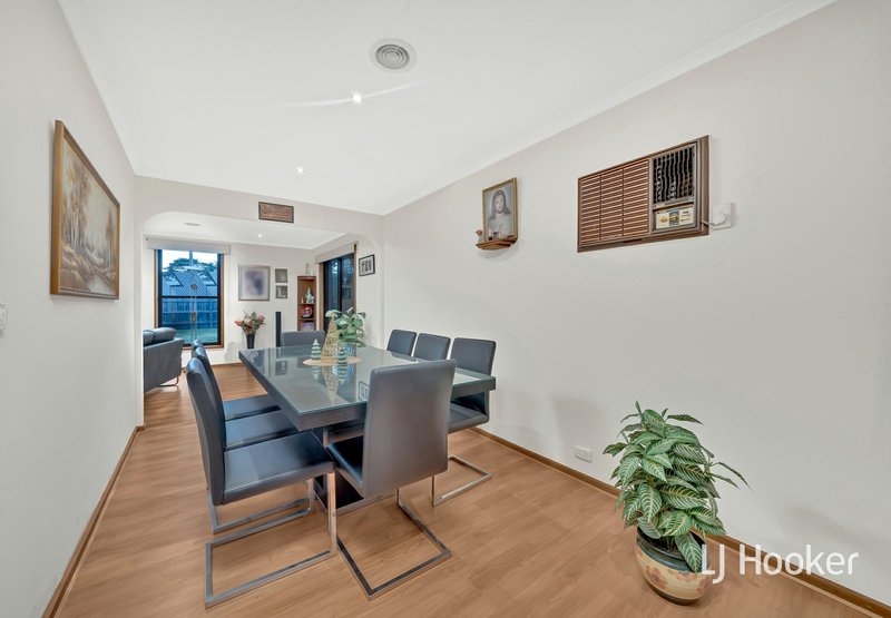 Photo - 5 Steele Court, Cranbourne North VIC 3977 - Image 7