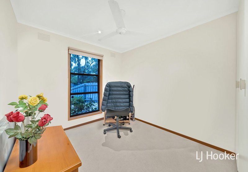 Photo - 5 Steele Court, Cranbourne North VIC 3977 - Image 11