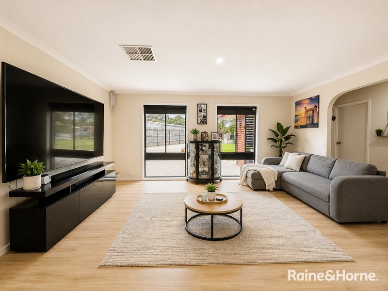 Photo - 5 Stirrup Court, Pakenham VIC 3810 - Image 4