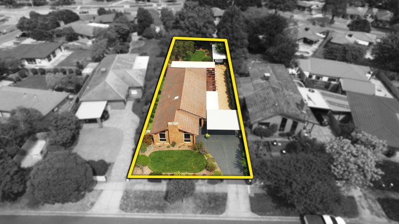 Photo - 5 Strathavan Drive, Berwick VIC 3806 - Image 14