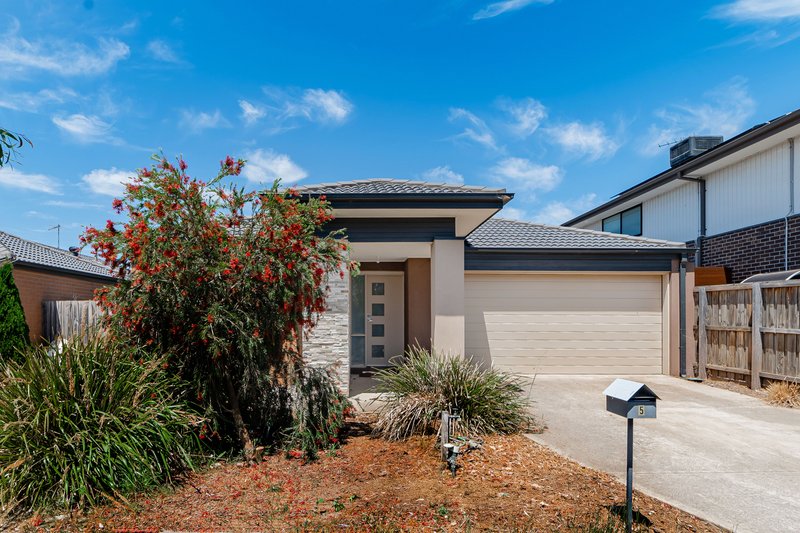 Photo - 5 Stringybark Avenue, Wallan VIC 3756 - Image 2