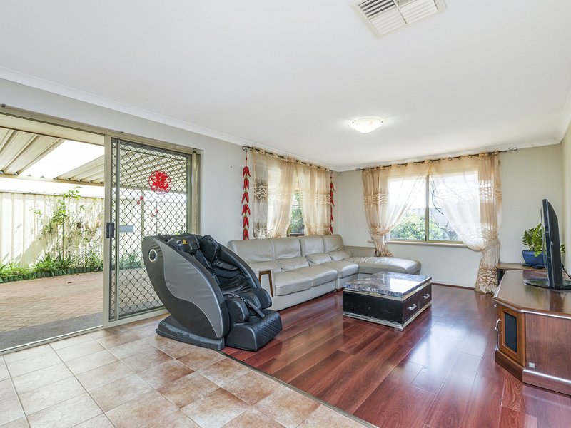 Photo - 5 Sugarwood Drive, Thornlie WA 6108 - Image 6