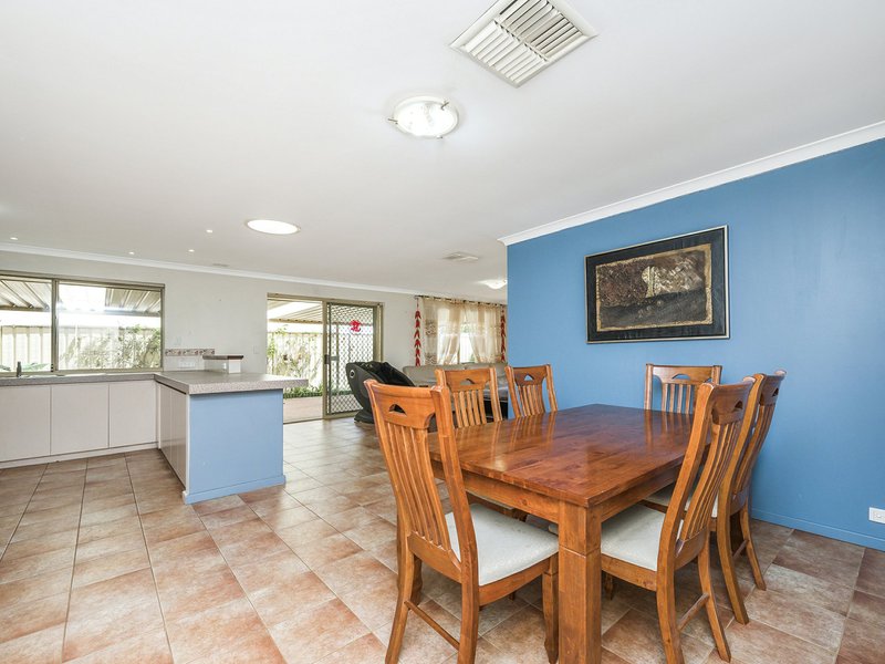 Photo - 5 Sugarwood Drive, Thornlie WA 6108 - Image 10