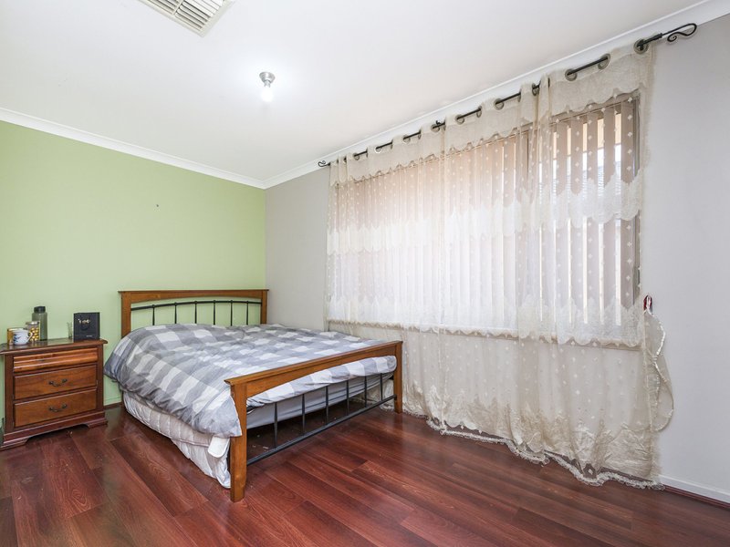 Photo - 5 Sugarwood Drive, Thornlie WA 6108 - Image 21