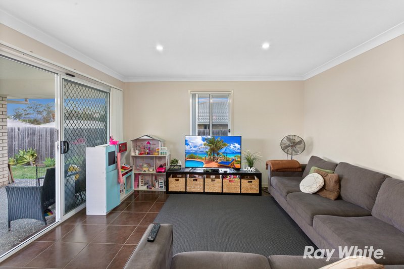 Photo - 5 Summerview Avenue, Yarrabilba QLD 4207 - Image 4