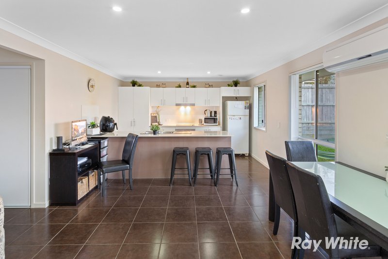 Photo - 5 Summerview Avenue, Yarrabilba QLD 4207 - Image 6