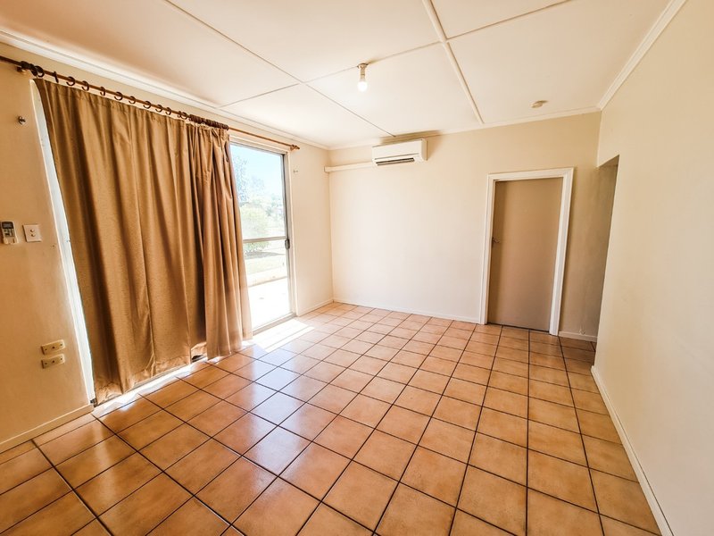 Photo - 5 Sunset Drive, Mount Isa QLD 4825 - Image 4