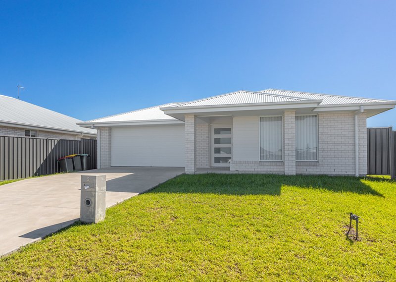 Photo - 5 Surf Close, Old Bar NSW 2430 - Image 1