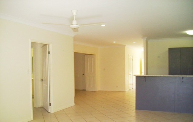 Photo - 5 Surtees Close, Bentley Park QLD 4869 - Image 3