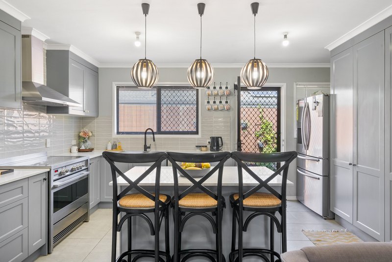Photo - 5 Sutherland Street, Redcliffe QLD 4020 - Image 6