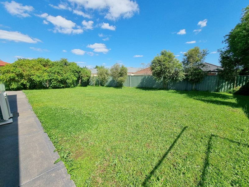 Photo - 5 Swinburne Close, Craigieburn VIC 3064 - Image 9