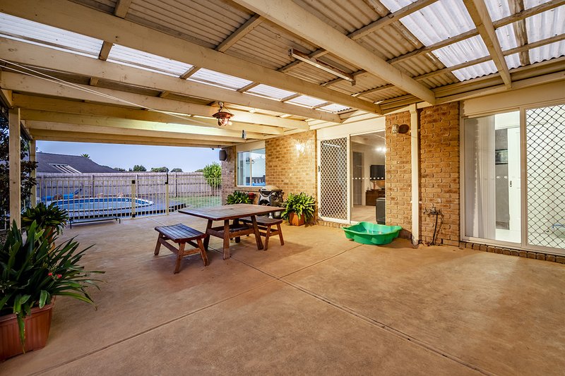 Photo - 5 Tad Court, Cranbourne North VIC 3977 - Image 5