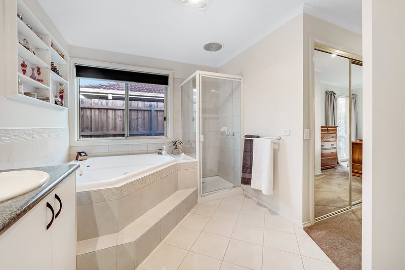 Photo - 5 Tad Court, Cranbourne North VIC 3977 - Image 7