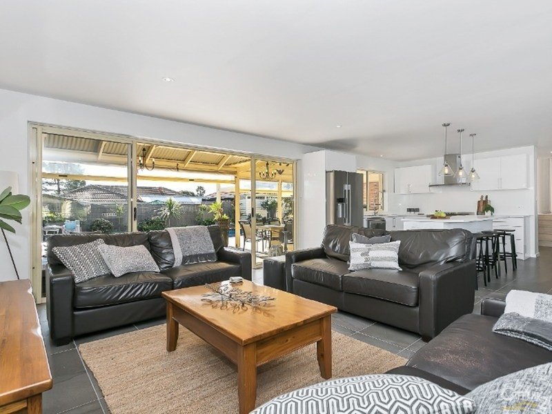 Photo - 5 Taeping Street, Hallett Cove SA 5158 - Image 4