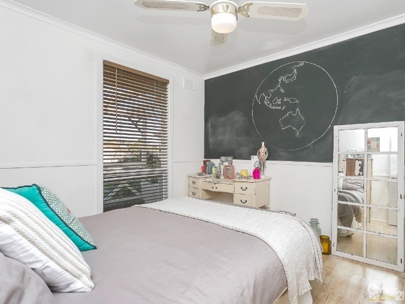 Photo - 5 Taeping Street, Hallett Cove SA 5158 - Image 11