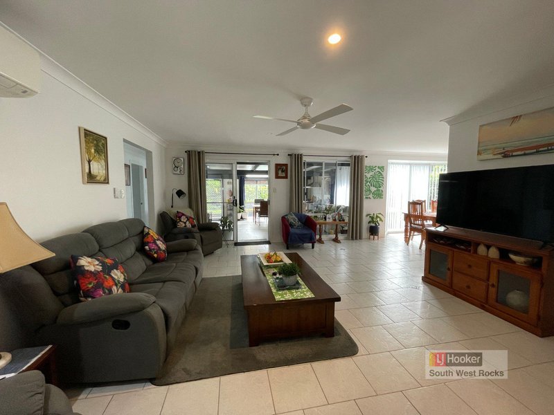 Photo - 5 Tahlee Close, South West Rocks NSW 2431 - Image 2