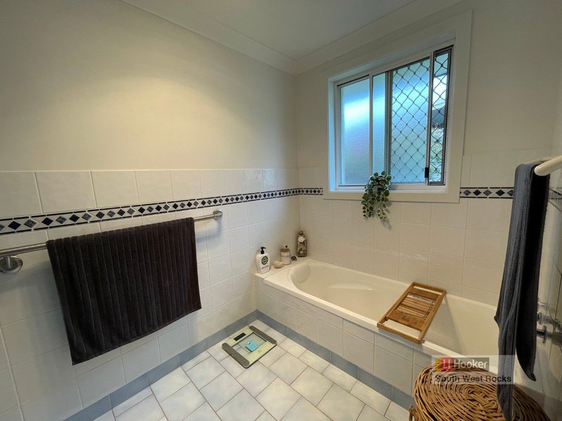 Photo - 5 Tahlee Close, South West Rocks NSW 2431 - Image 14