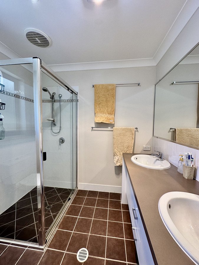 Photo - 5 Tall Trees Way, Little Mountain QLD 4551 - Image 19