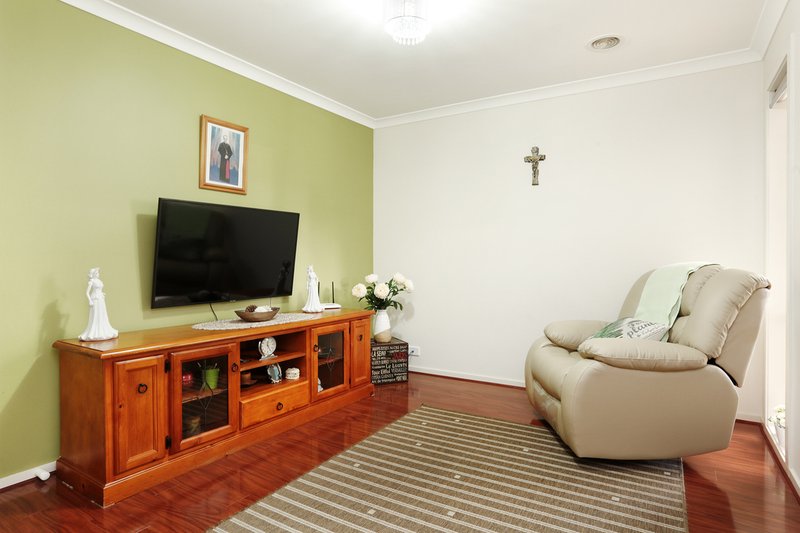 Photo - 5 Tamborine Avenue, Point Cook VIC 3030 - Image 9